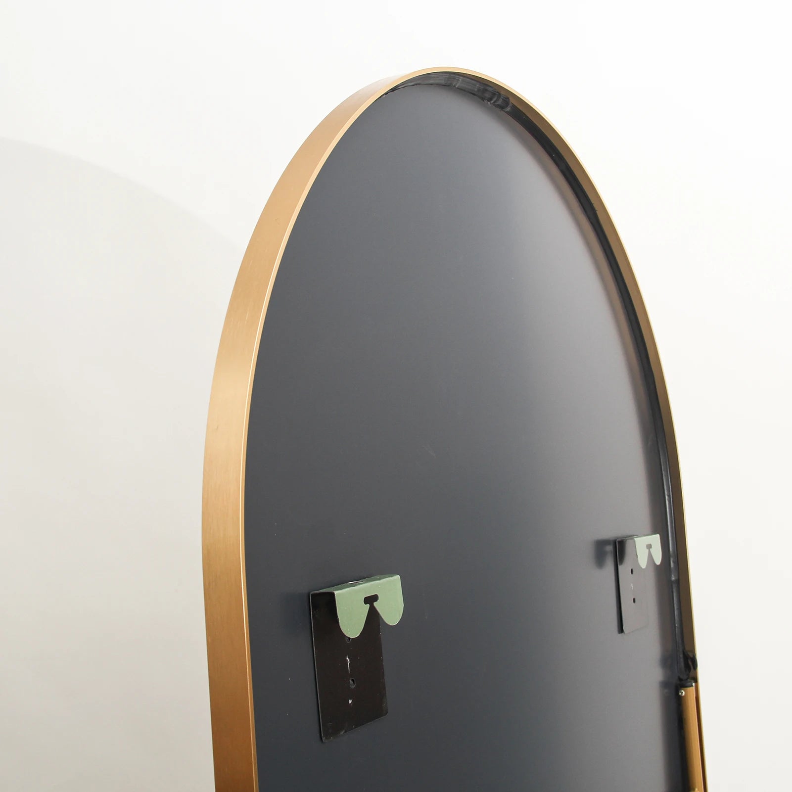 Miroir courbé doré plein pied